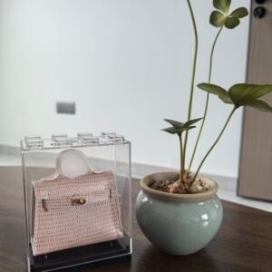 Pink colors luggage hangers, window display items, desk decorations